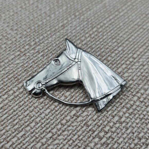 Sterling Silver Bright Horse Head With Reins Pin Brooch A6205 - Picture 2 of 6